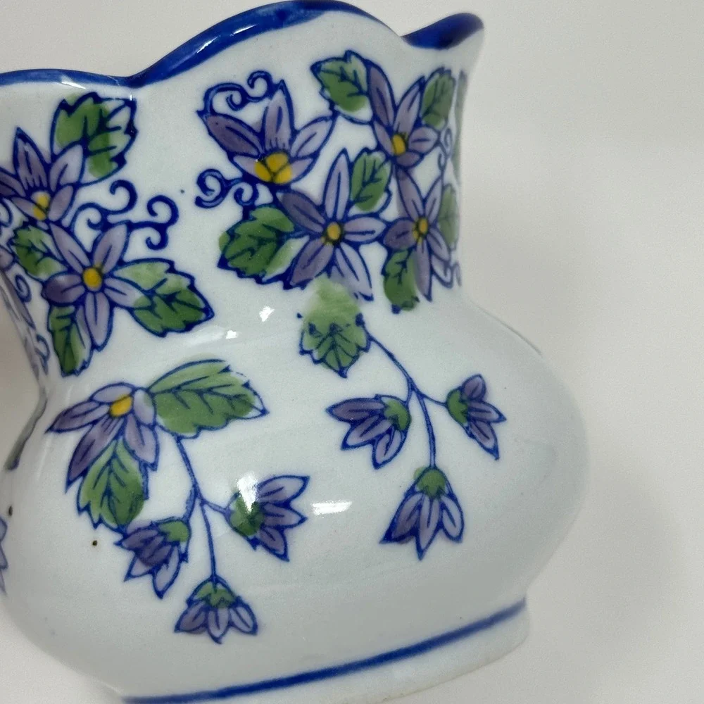 Vintage Blue White Floral Scalloped Ceramic Vase Chinoiserie Planter 3